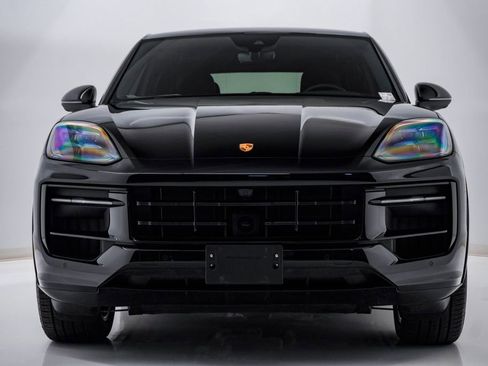 Certified 2025 Porsche Cayenne Coupe image 6