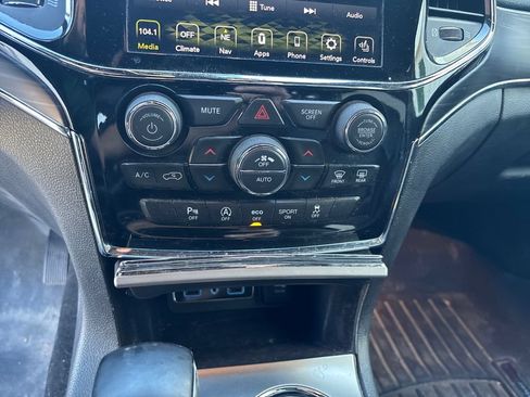 Used 2020 Jeep Grand Cherokee Limited w/ Luxury Group II AWD/4WD image 16