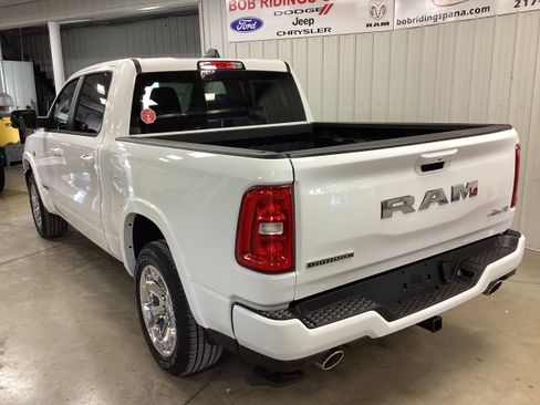 New 2026 RAM 1500 4x4 Crew Cab image 3