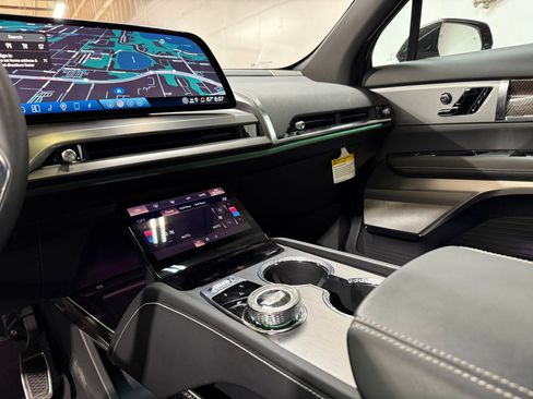 New 2026 Cadillac Vistiq Sport AWD/4WD image 31