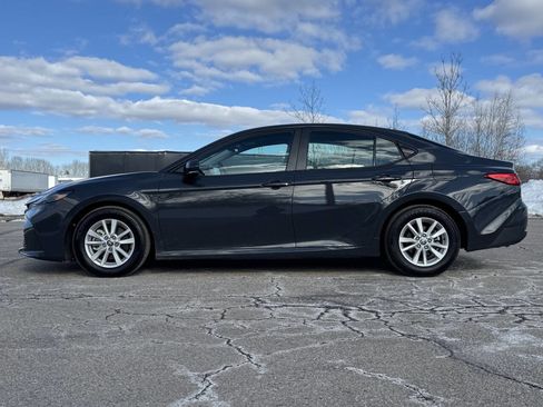 Used 2025 Toyota Camry LE image 2