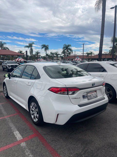 Used 2025 Toyota Corolla LE FWD image 5