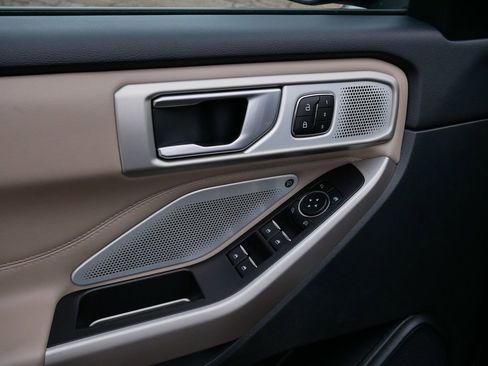 Certified 2023 Ford Explorer Limited w/ Limited Technology Package image 17