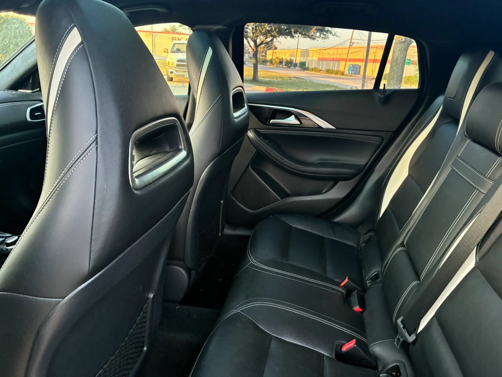 Used 2017 INFINITI QX30 Sport w/ Sport Leather Package FWD image 16