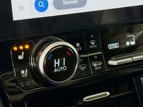 Used 2023 Toyota Highlander Limited image 20