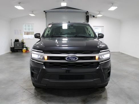 Used 2024 Ford Expedition Max XLT image 3