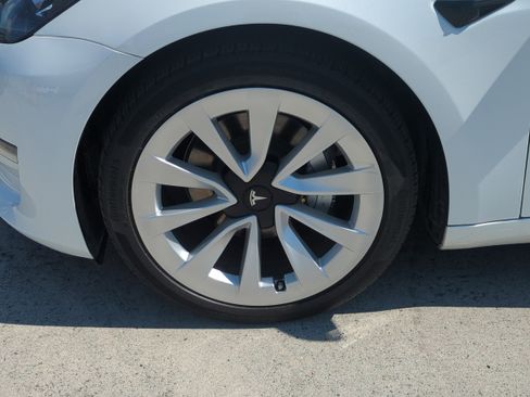 Used 2023 Tesla Model 3 Standard Range image 11