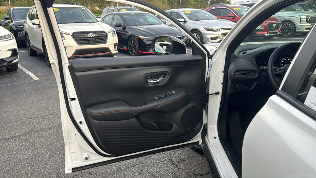 Certified 2025 Honda HR-V Sport image 15