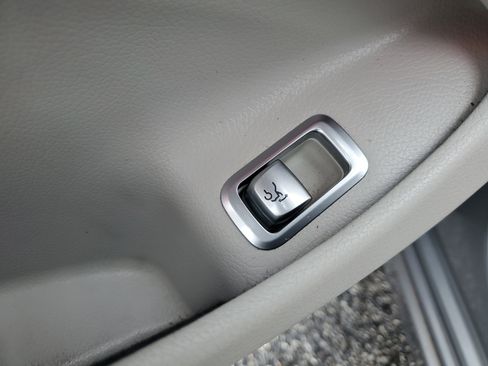 Used 2015 Mercedes-Benz S 550 Sedan image 32