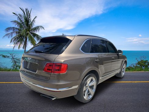 Used 2018 Bentley Bentayga image 34
