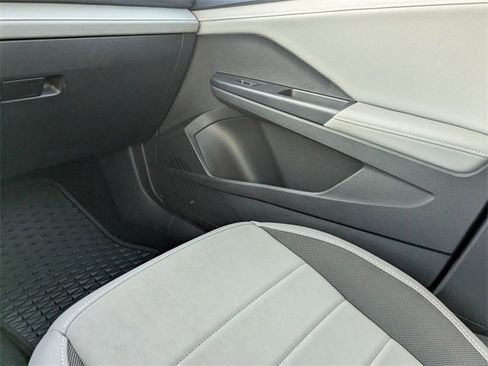 Certified 2024 Volkswagen Taos SE image 18