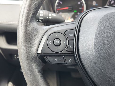 Used 2021 Toyota RAV4 XLE FWD image 32