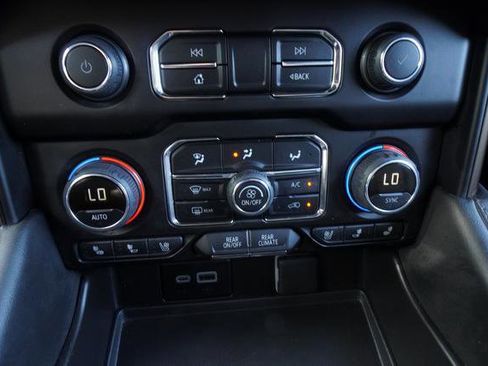 Used 2024 Chevrolet Tahoe High Country AWD/4WD image 24