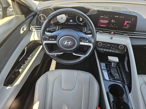 Used 2025 Hyundai Elantra Limited FWD image 28
