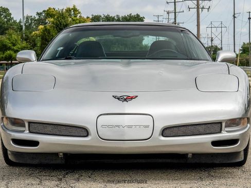 Used 2004 Chevrolet Corvette Coupe w/ Roof Package RWD image 11