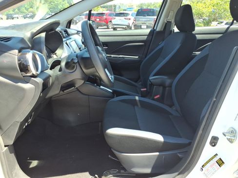 Used 2025 Nissan Versa SV FWD image 3