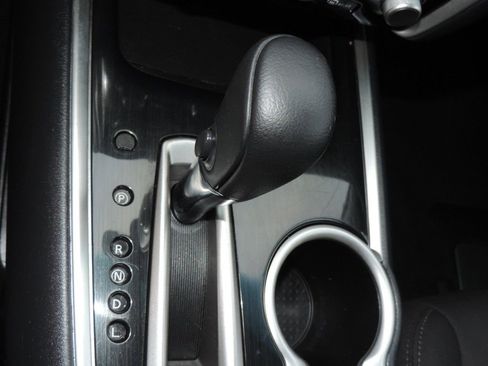 Used 2020 Nissan Pathfinder SV image 24