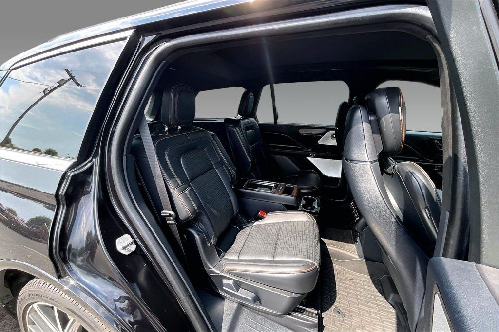Used 2025 Lincoln Aviator Black Label AWD/4WD image 16