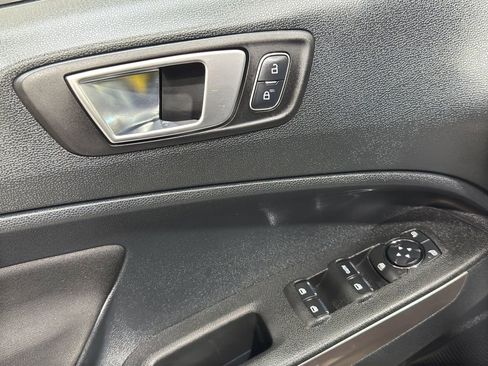 Used 2019 Ford EcoSport SE w/ SE Convenience Package image 12
