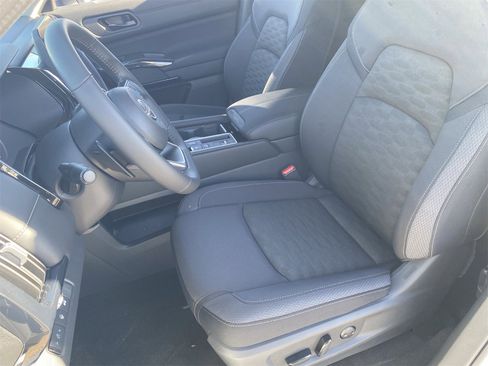 New 2025 Nissan Pathfinder SV w/ Black Appearance Package image 21