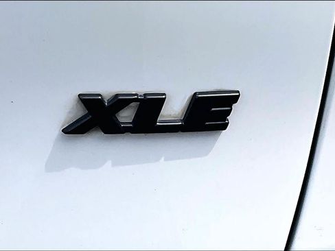 Used 2021 Toyota RAV4 XLE w/ Convenience Package FWD image 9
