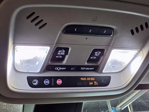 Used 2021 Chevrolet Traverse High Country AWD/4WD image 22