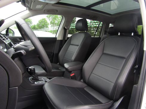 Used 2021 Volkswagen Tiguan SE w/ Panoramic Sunroof Package AWD/4WD image 13