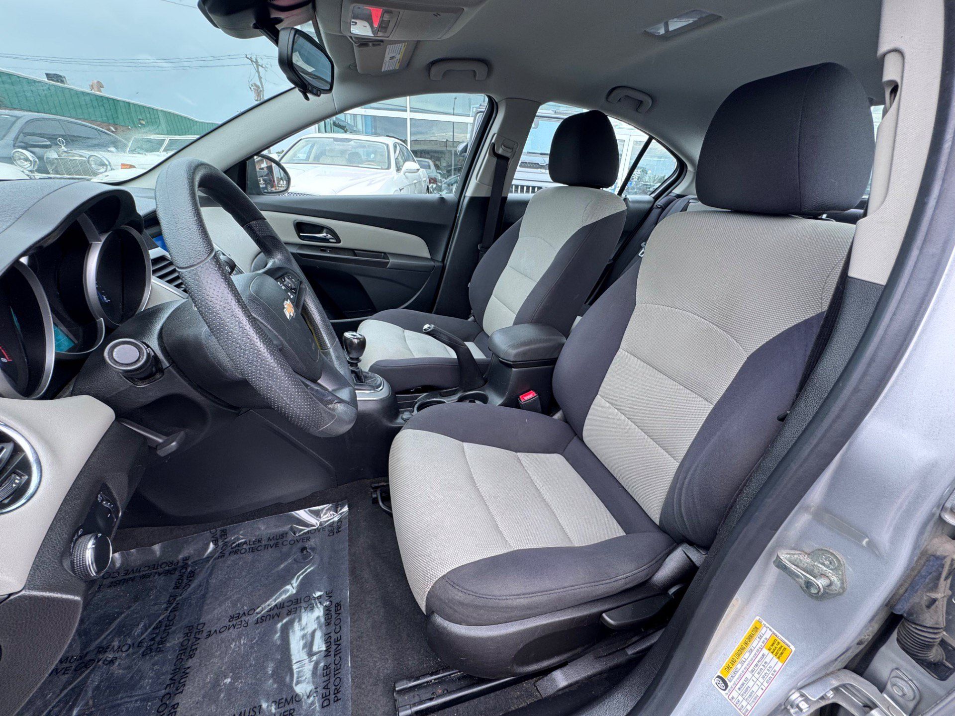 Used 2014 Chevrolet Cruze LS FWD image 2