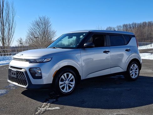 Used 2020 Kia Soul LX image 3