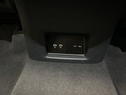 Used 2025 Volkswagen Atlas SE AWD/4WD image 28