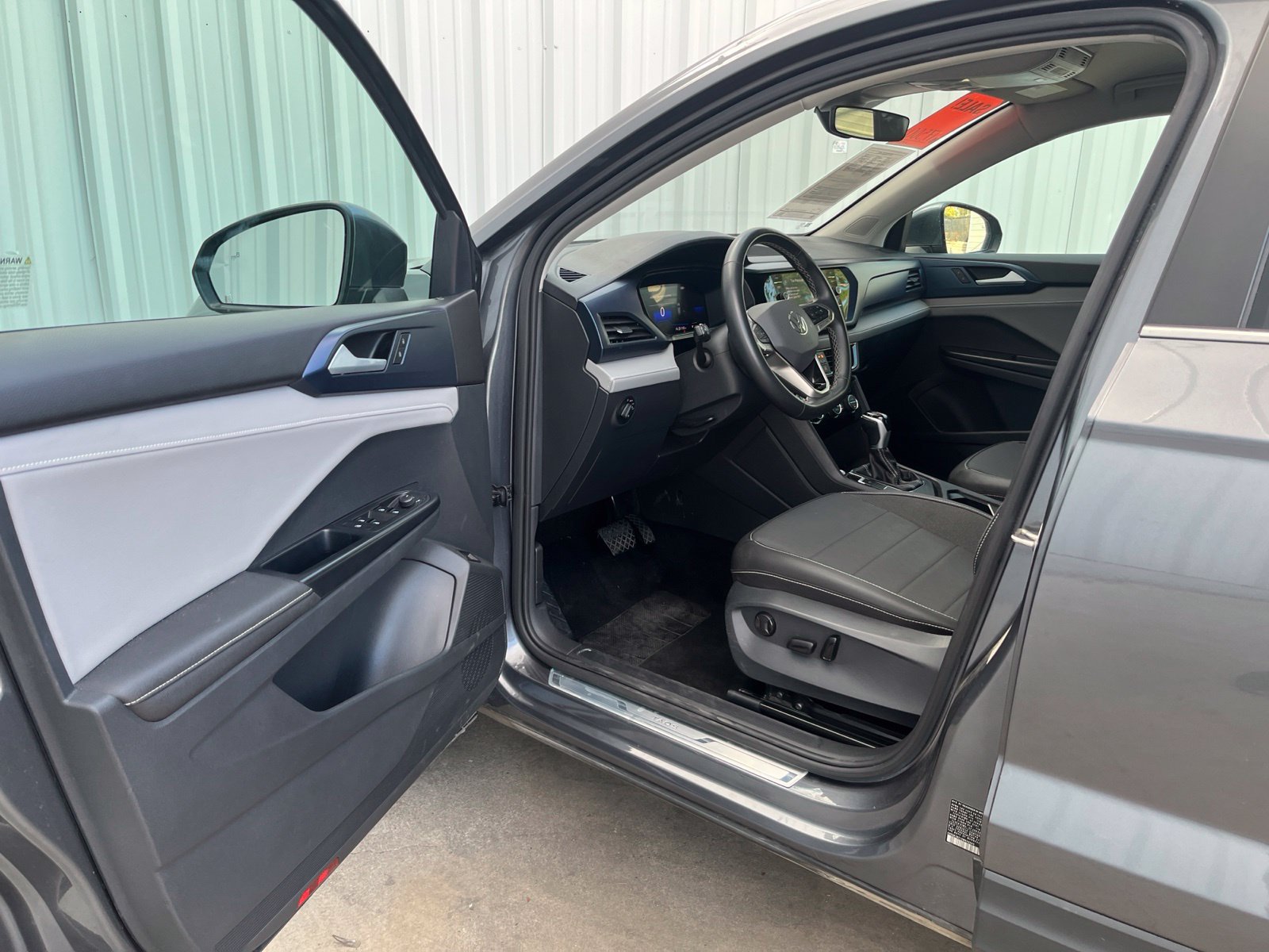 Used 2024 Volkswagen Taos SE FWD image 10