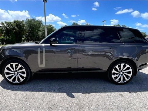 Used 2025 Land Rover Range Rover Long Wheelbase SE image 8