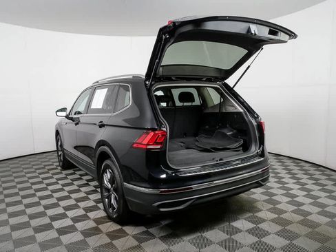 Certified 2023 Volkswagen Tiguan SE FWD image 33