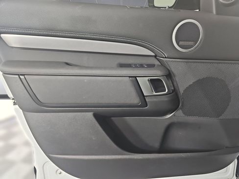 Certified 2025 Land Rover Discovery Dynamic SE image 19