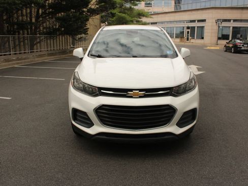 Used 2017 Chevrolet Trax LS AWD/4WD image 3