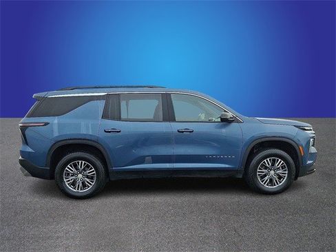 Certified 2025 Chevrolet Traverse LT image 4