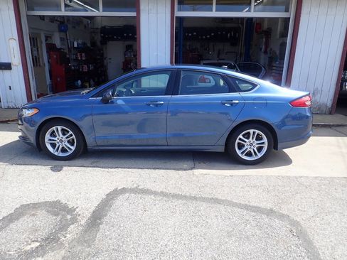Used 2018 Ford Fusion SE w/ Fusion SE Technology Package image 18