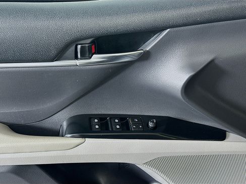 Used 2020 Toyota Camry SE FWD image 15