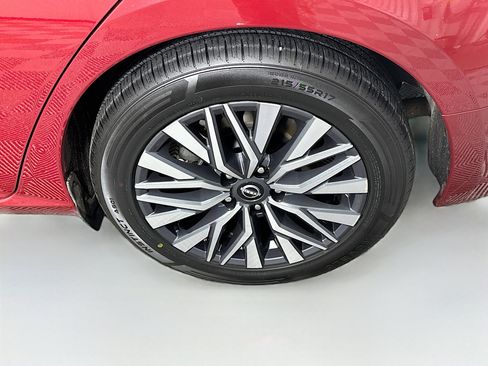 Used 2024 Nissan Altima 2.5 SV image 11