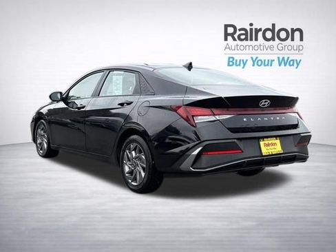 Used 2024 Hyundai Elantra SEL FWD image 5