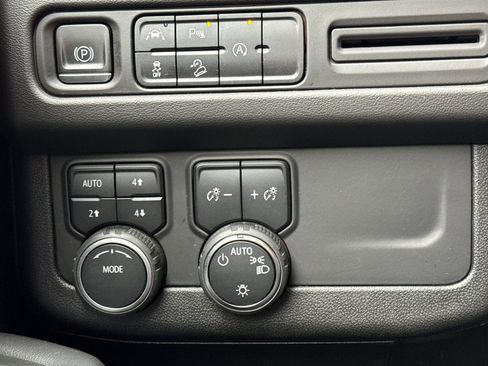 Certified 2023 Chevrolet Suburban Premier image 32