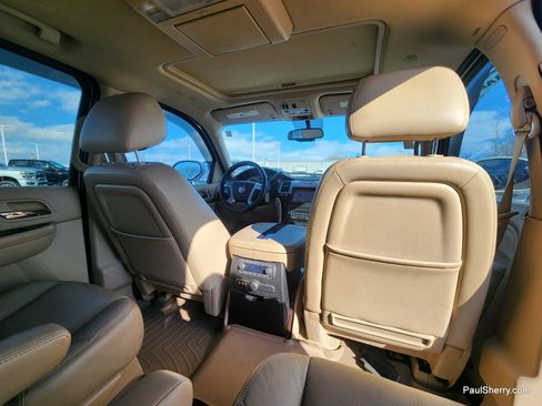 Used 2011 Cadillac Escalade ESV Premium image 55