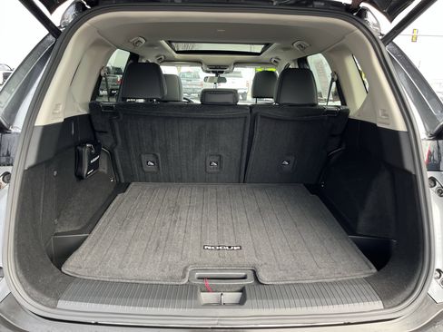 Used 2023 Nissan Rogue SV w/ SV Premium B Package image 5