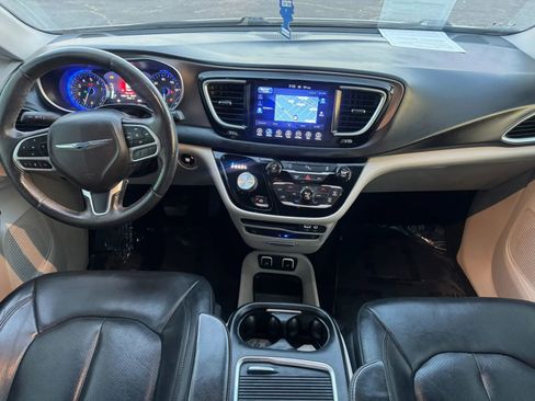 Used 2017 Chrysler Pacifica Touring-L Plus FWD image 38