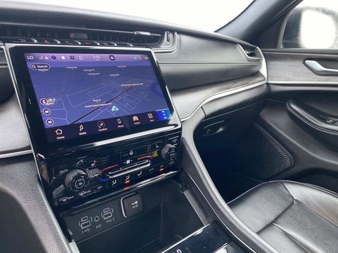 Certified 2024 Jeep Grand Cherokee Limited image 29