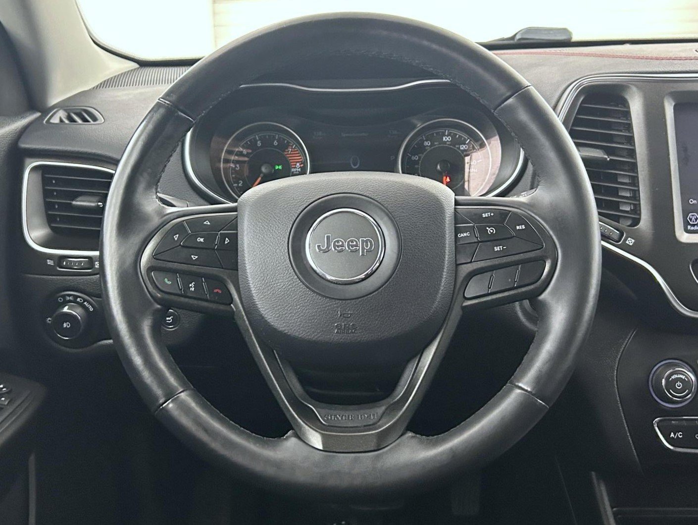 Used 2019 Jeep Cherokee Trailhawk w/ Comfort/Convenience Group AWD/4WD image 11