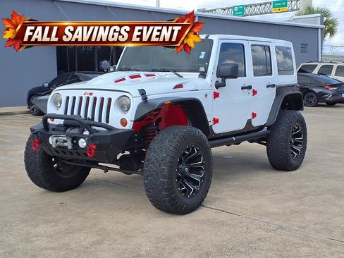 Used 2013 Jeep Wrangler Unlimited Sahara w/ Connectivity Group AWD/4WD image 3