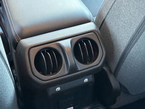 Used 2024 Jeep Wrangler Unlimited Sahara image 13