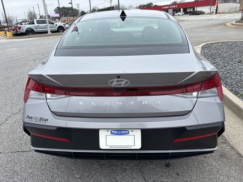 Used 2025 Hyundai Elantra SEL image 7