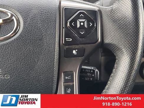 Used 2018 Toyota Tacoma TRD Off-Road image 31